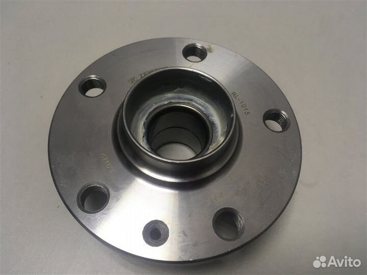 Ступица задняя подшипник ступичный Skoda Octavia