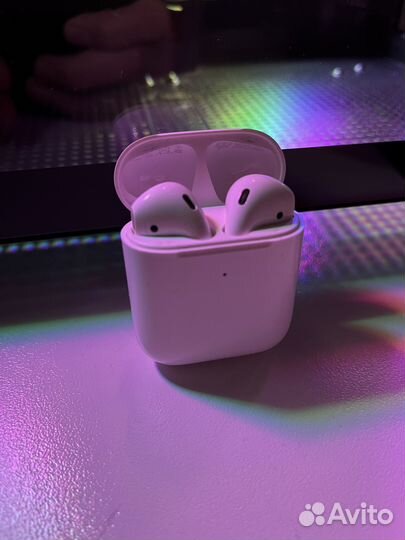 Наушники AirPods