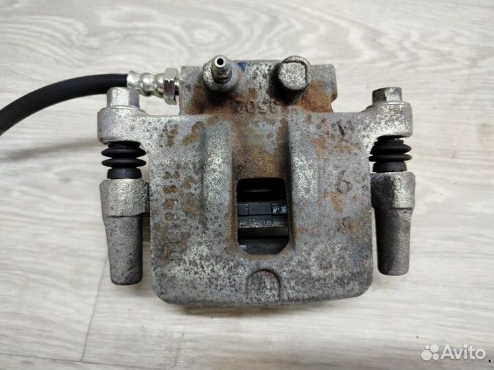 Суппорт тормозной задний левый Mitsubishi Lancer