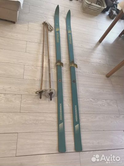 Беговые лыжи. Длина 210 см. Палки 130 см