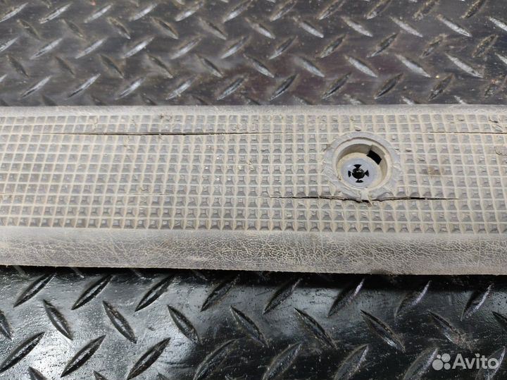 3176487 Накладка порога правого Volvo FH