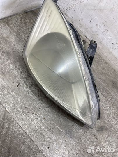 Фара правая Ford Focus