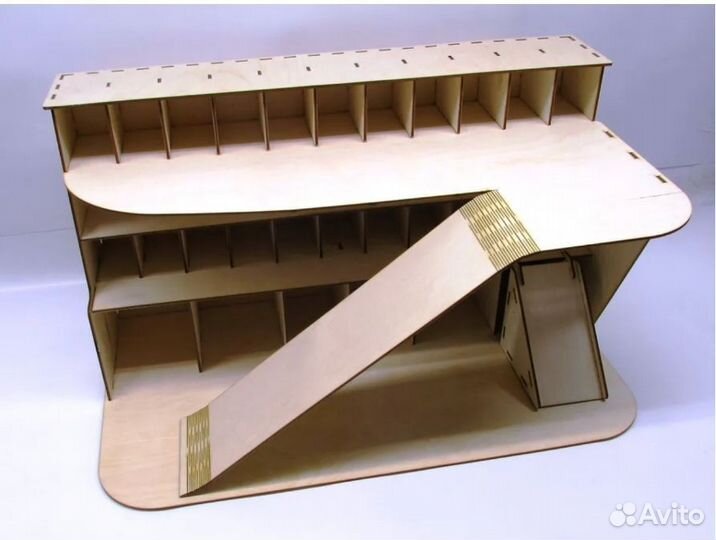 Парковка для машинок из дерева 600*350