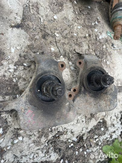 Кулак поворотный левый chevrolet blazer s15