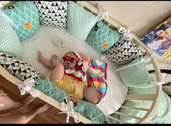 Кроватка круглая с маятником