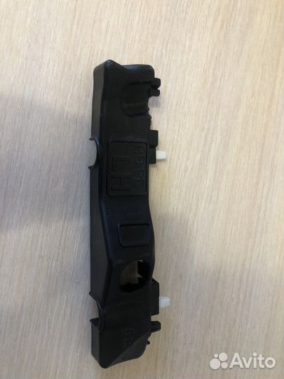 Кронштейн крепления бампера левый Kia Cerato