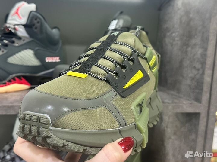 Зимняя спортивная обувь на термо ткани