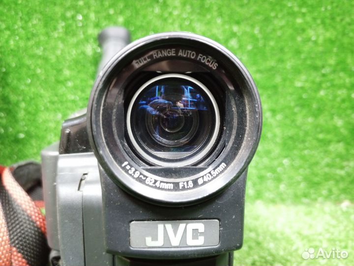 Видеокамера JVC GR-AX201A