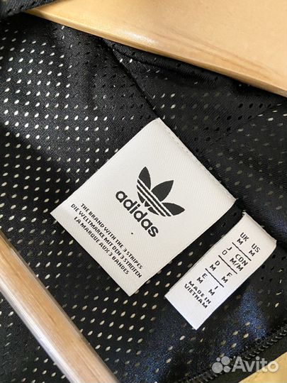 Ветровка Adidas Originals золотистая с капюшоном