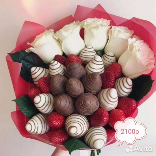 Клубника в шоколаде с цветами