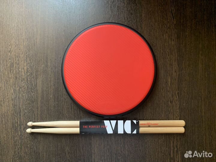 Пэд и барабанные палочки Vic Firth