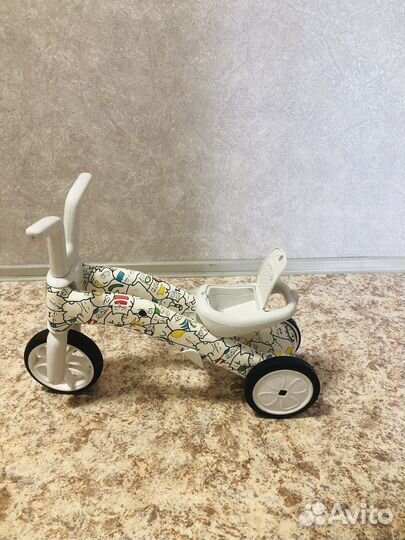 Беговел chillafish bunzi