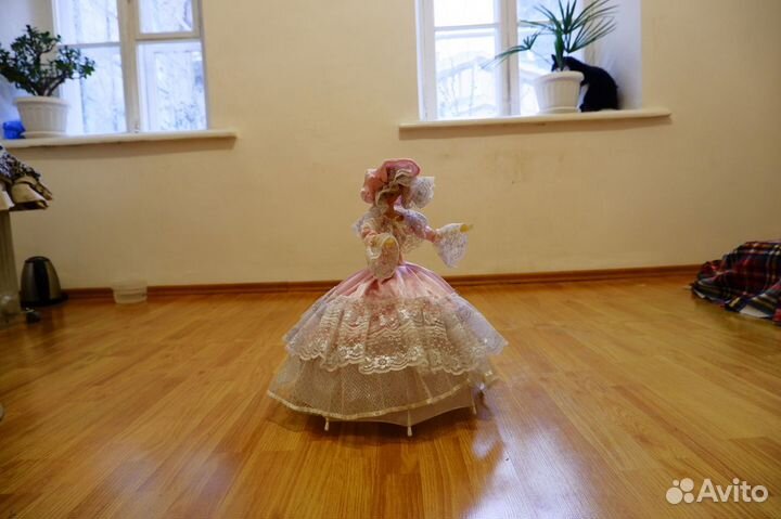 Антикварная кукла