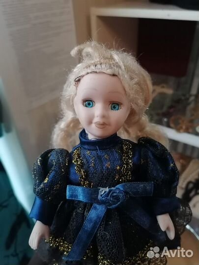 Кукла фарфоровая