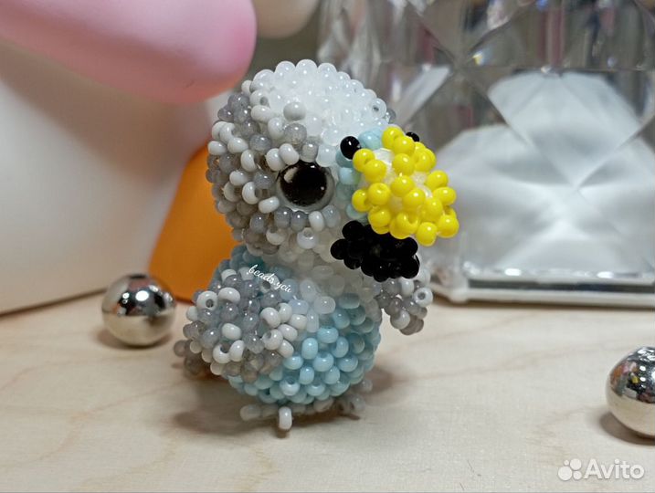 Волнистый попугай из бисера