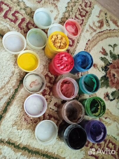 Гуашь гамма и кисти коза/пони