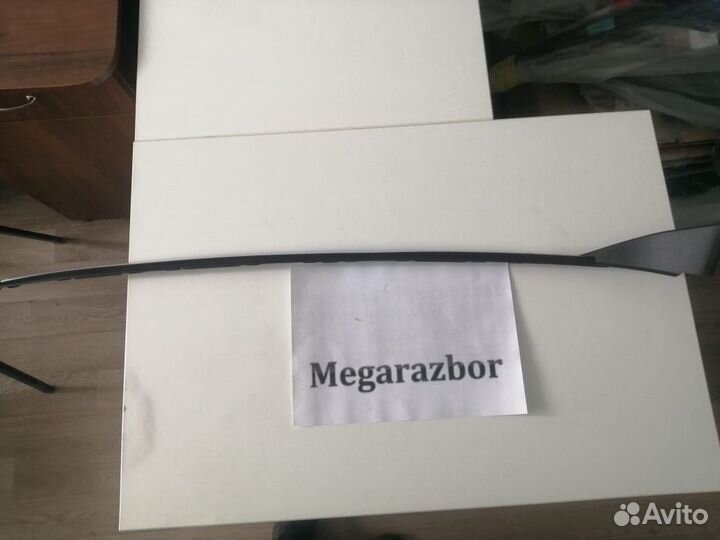 Молдинг лобового стекла левый Kia Sorento