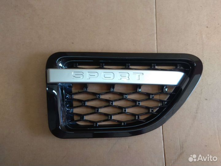 Решетка переднего правого крыла Range Rover Sport1