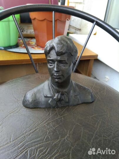 Бюст Есенин