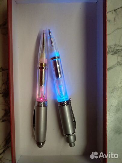 Шариковая ручка с подсветкой