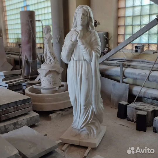 Скульптура из мрамора Дева Мария