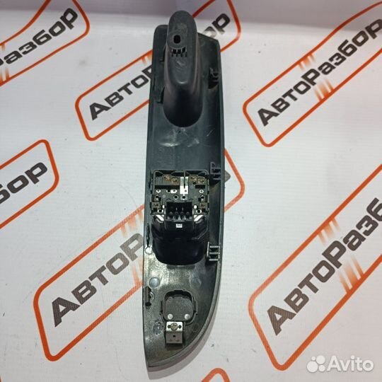 Блок управления стеклоподъемниками передний левый