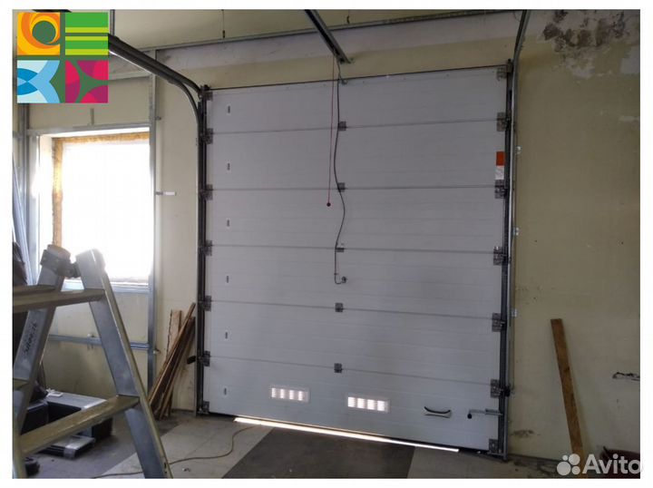 Секционные ворота для гаража alutech