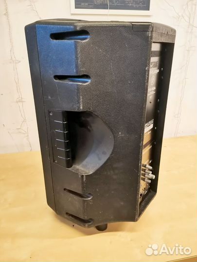 Активная колонка Mackie TH-12A