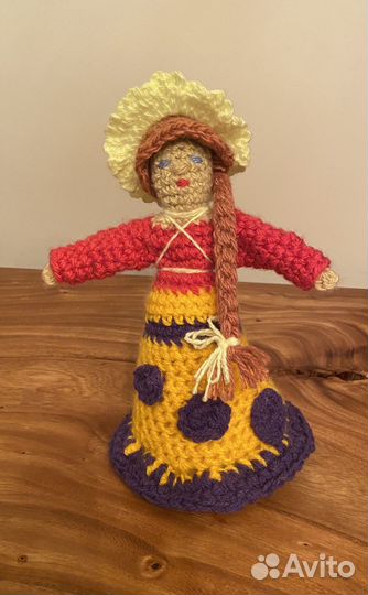 Вязаная кукла ручной работы