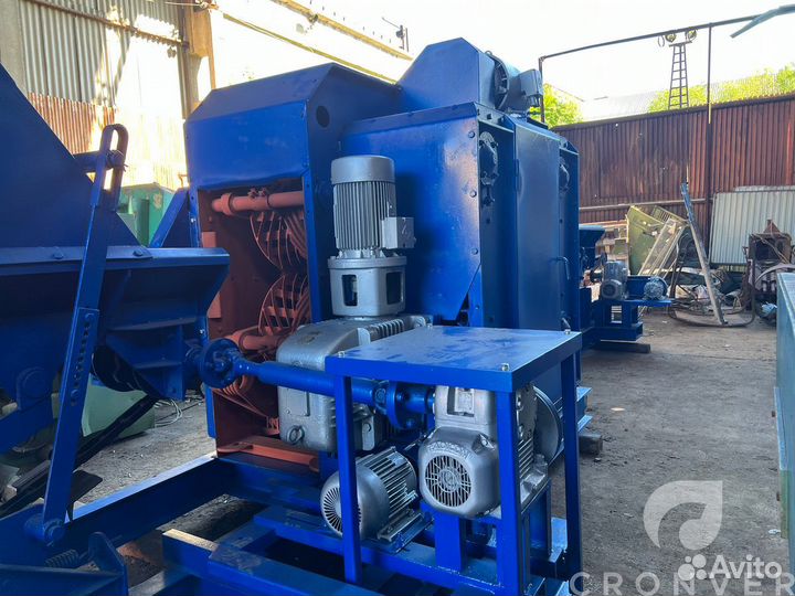 Окорочный станок с подающим и разгрузочным столом