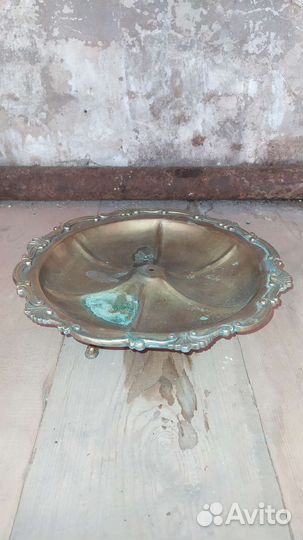 Бронзовые подсвечники, чаши