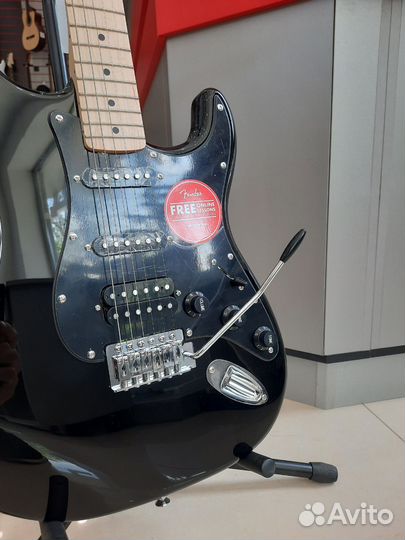Fender squier sonic strat HSS, электрогитара