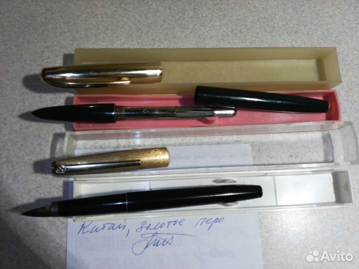Ручка с золотым пером