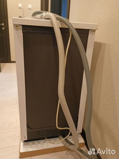 Посудомоечная машина Midea MFD 45S320 W неработает