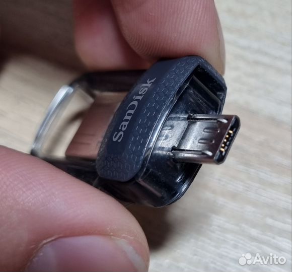 OTG флешка SanDisk на 16Гб, micro USB на USB