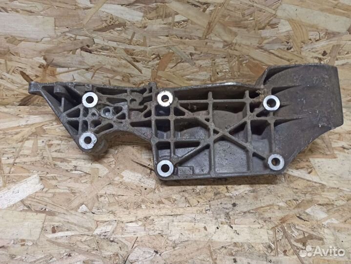 Кронштейн генератора VW Golf 4, Octavia