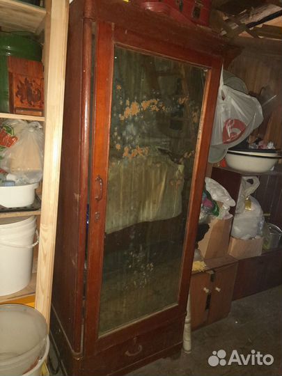 Шкаф платяной старинный