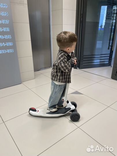 Самокат беговел с родительской ручкой