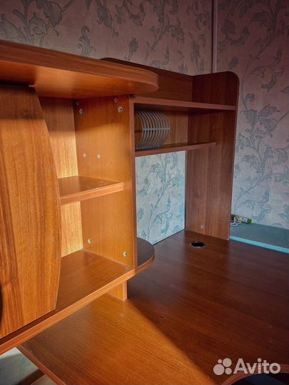 Компьютерный стол угловой