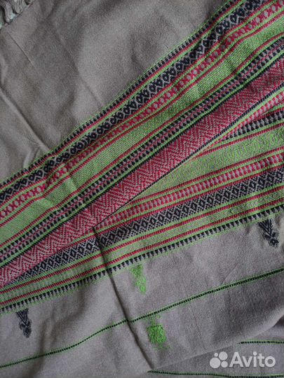 Индийская шаль палантин с гуджаратской вышивкой