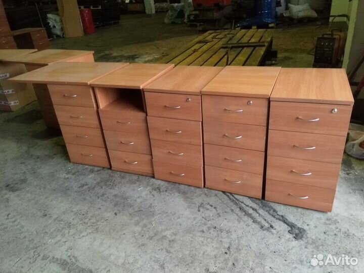 Мебель офисная в цвете вишня