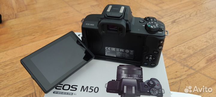 Беззеркалка Canon M50