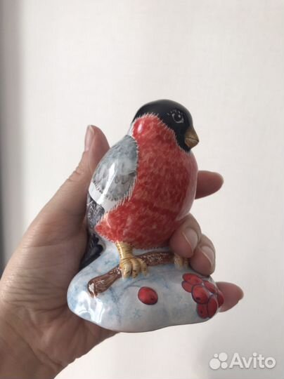 Снегирь с рябиной майолика