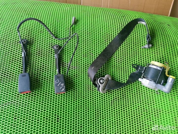 Ремень безопасности левый на Mazda 3 BL 2009-2013