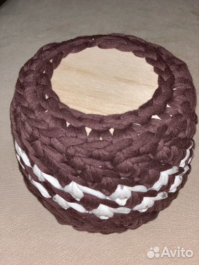 Вязаная интерьерная корзинка для хранения мелочей