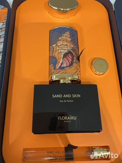 Floraiku sand and skin