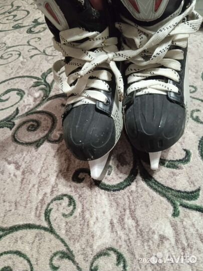 Коньки хоккейные