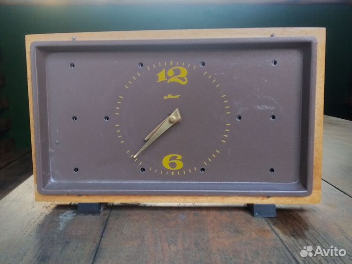 Настольные часы