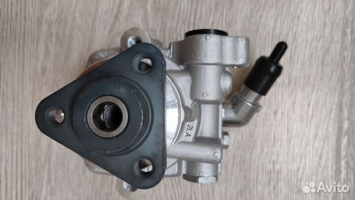 Насос гура на фольксваген Т5/Т6 2H0422154A