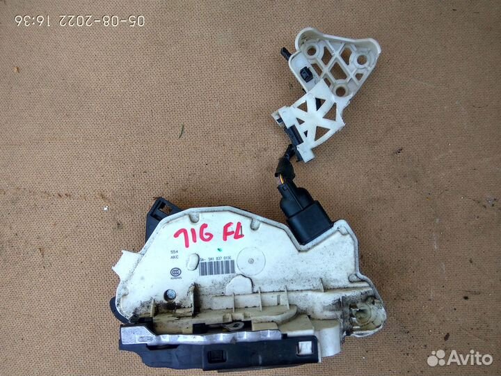 Замок передней левой двери Фольксваген Тигуан 10г